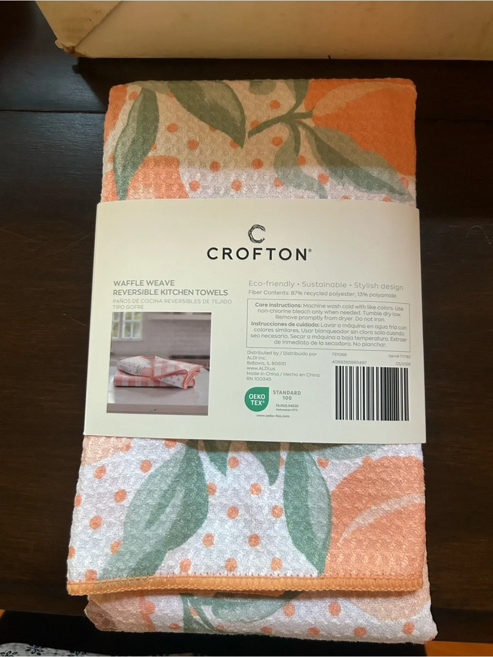 2 pkgs of 2 (4)  Peaches Reversible Waffle Weave Kitchen Towels